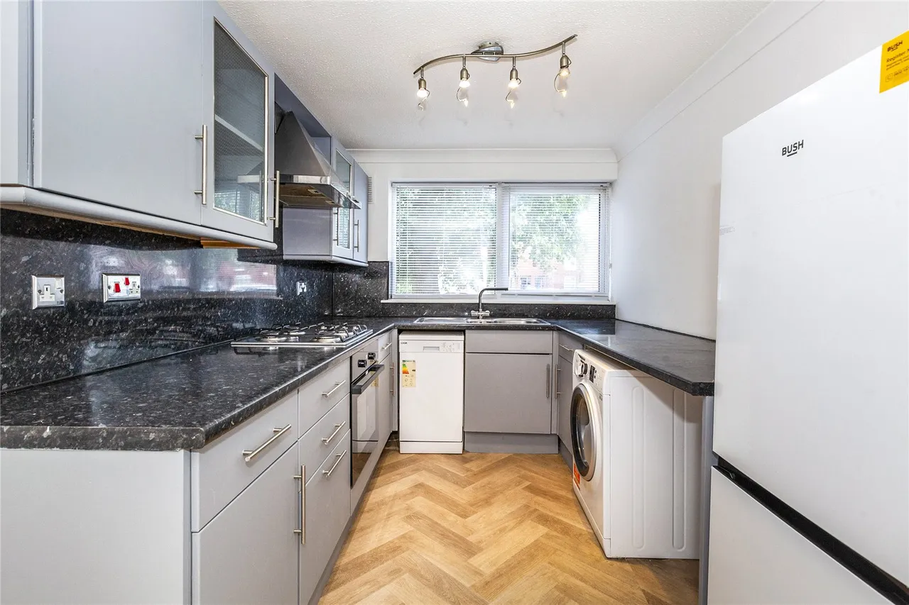 Dawson Close, Hayes Fees Apply, UB3, photo 3