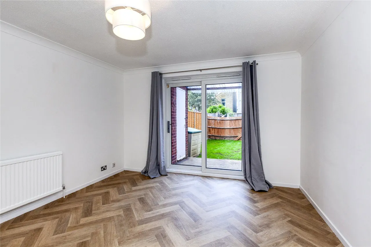 Dawson Close, Hayes Fees Apply, UB3, photo 4