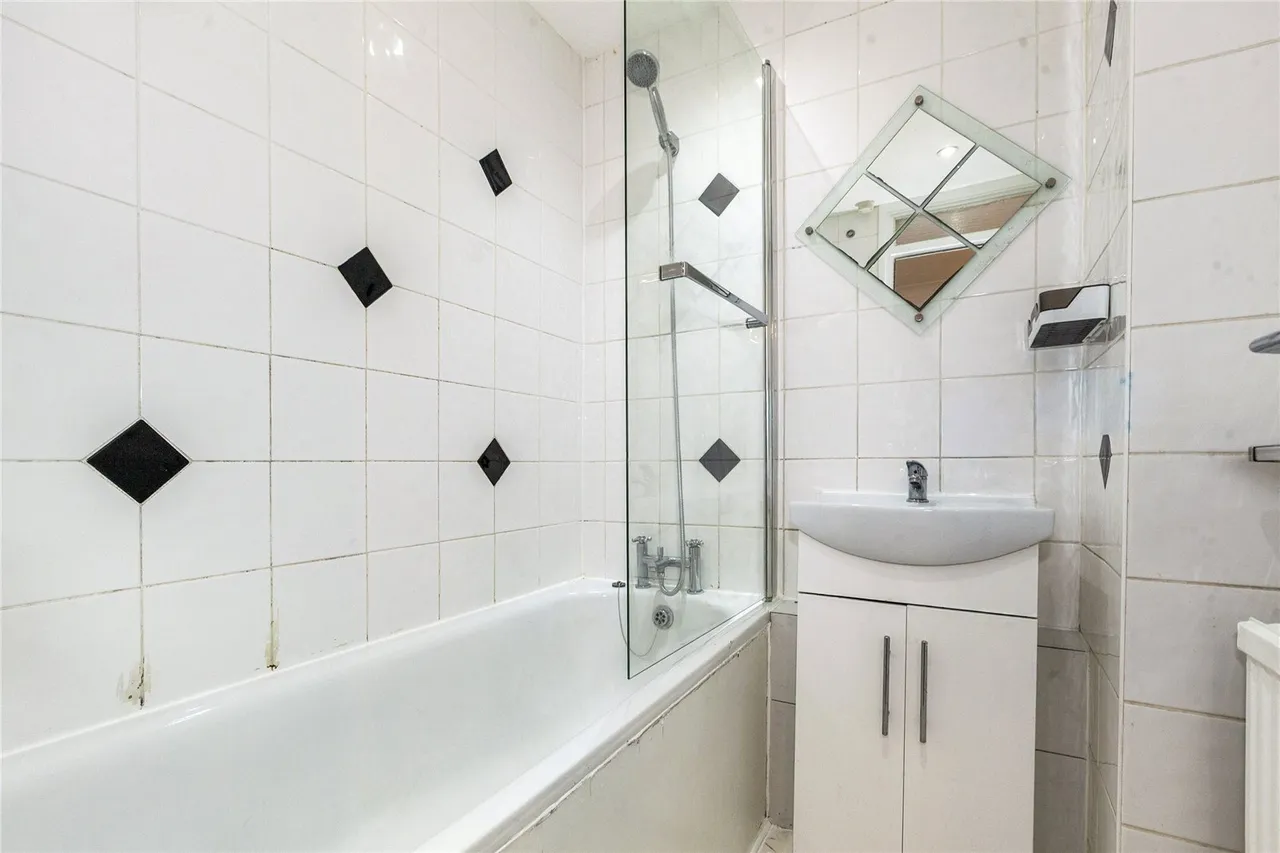 Dawson Close, Hayes Fees Apply, UB3, photo 11
