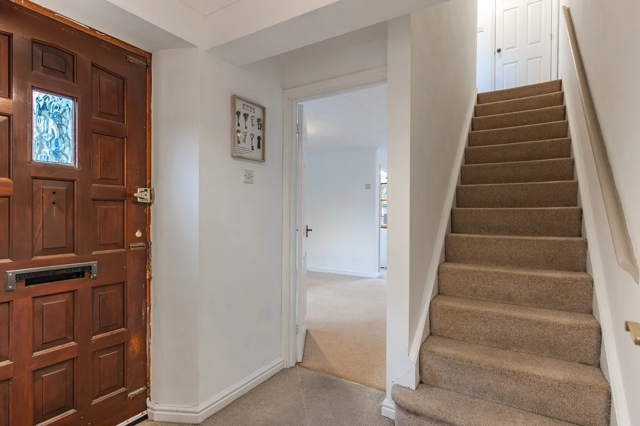 Spacious Two Bedroom Home with No Onw, photo 7