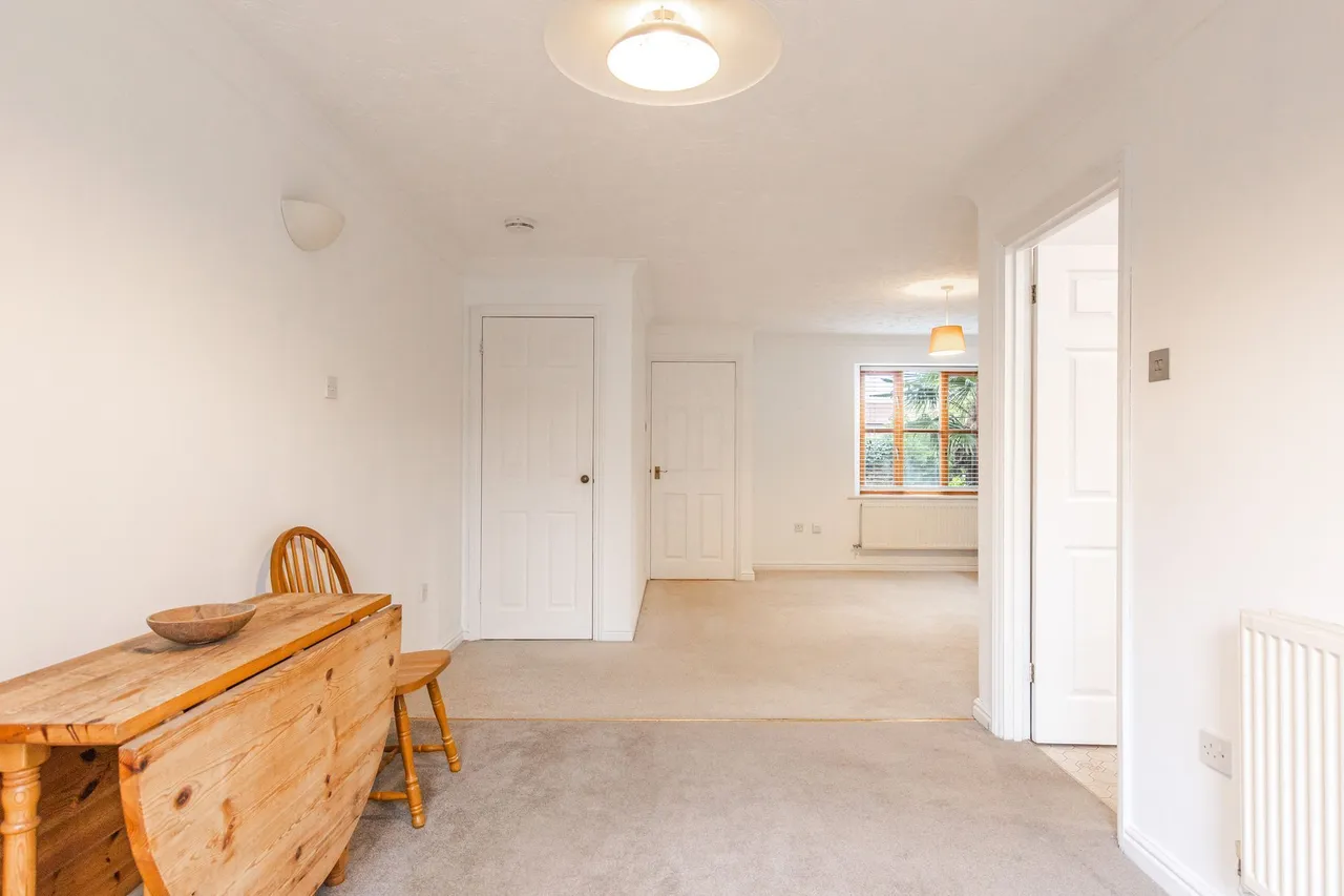 Spacious Two Bedroom Home with No Onw, photo 6