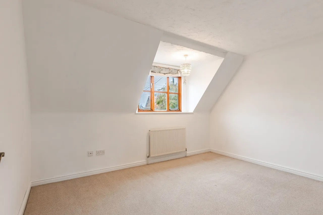 Spacious Two Bedroom Home with No Onw, photo 9