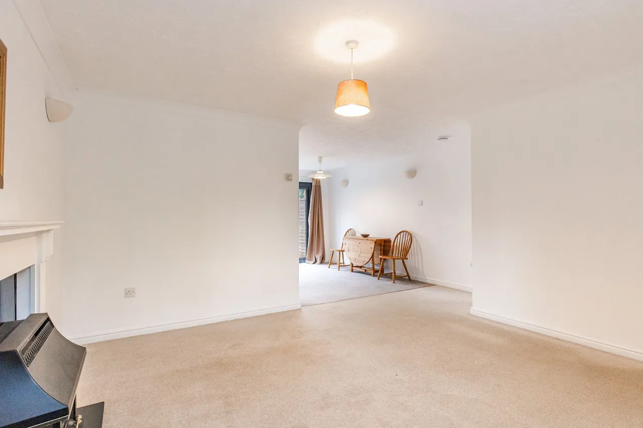 Spacious Two Bedroom Home with No Onw, photo 5