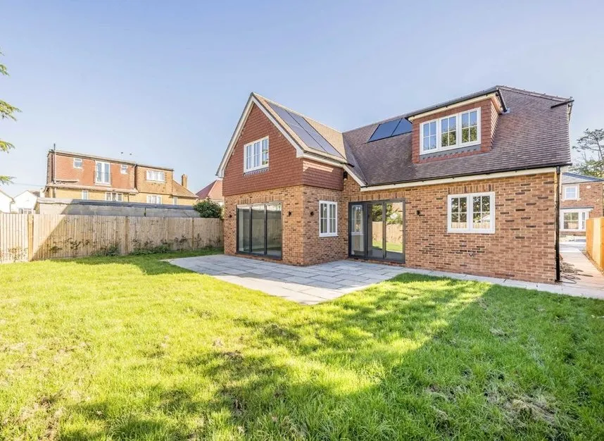 Orchard Road, Chessington, KT9, photo 2
