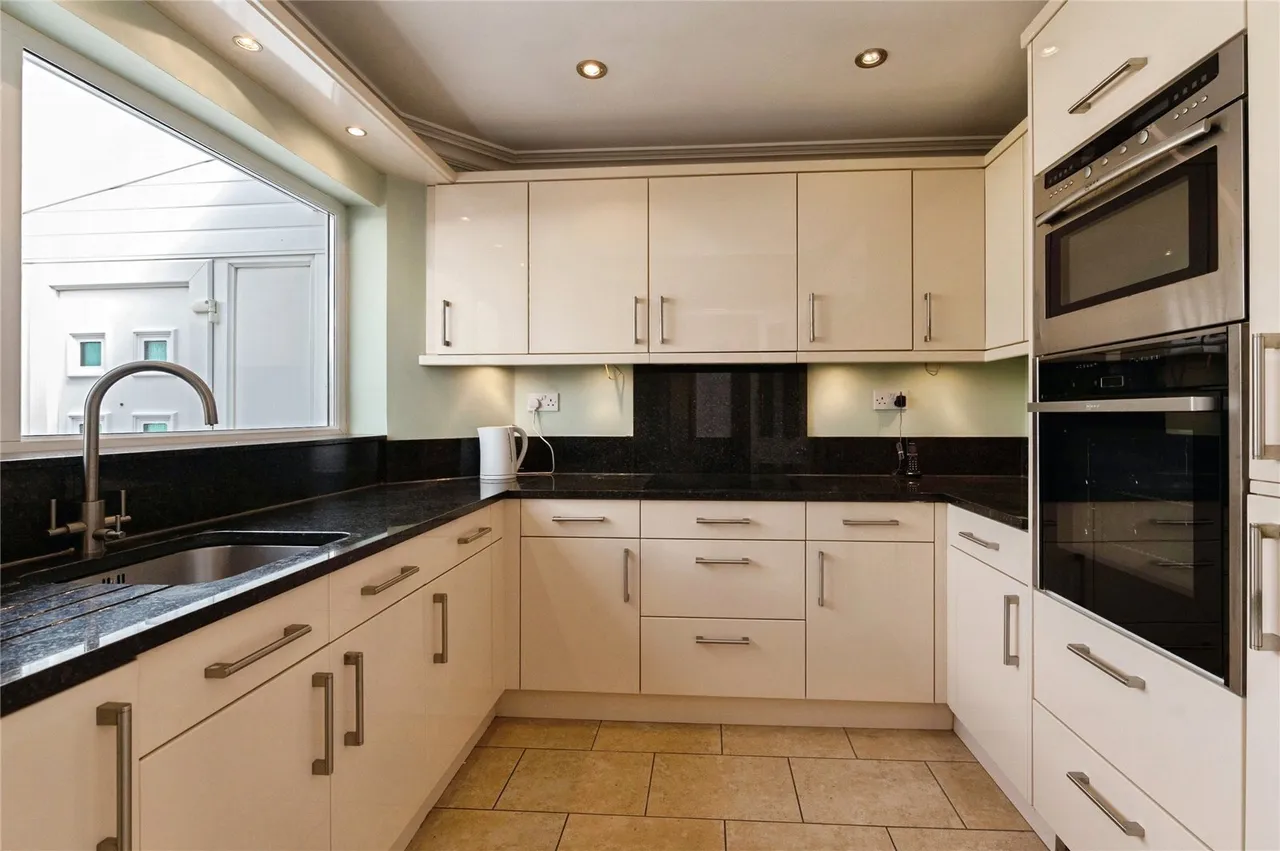 Long Lane, Grays, Essex, RM16, photo 9
