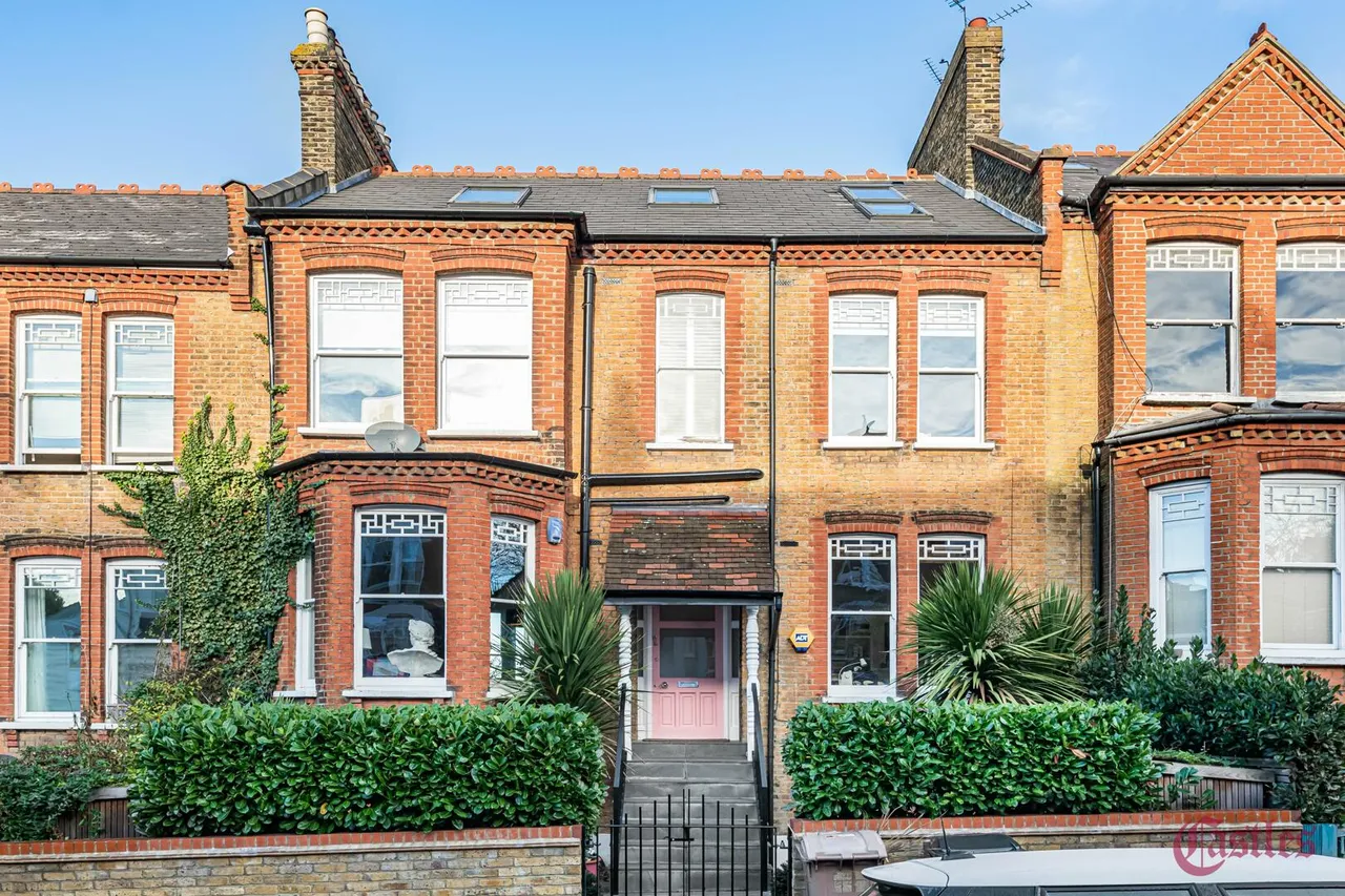 6 bed property for sale, Dickenson Road, N8