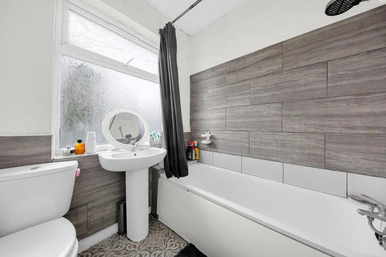 Whalebone Lane North, Chadwell Heath, RM6, photo 15