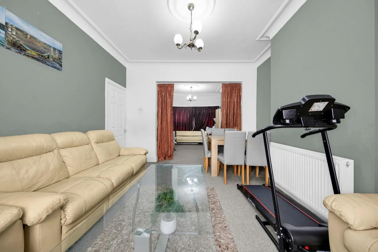 Whalebone Lane North, Chadwell Heath, RM6, photo 5