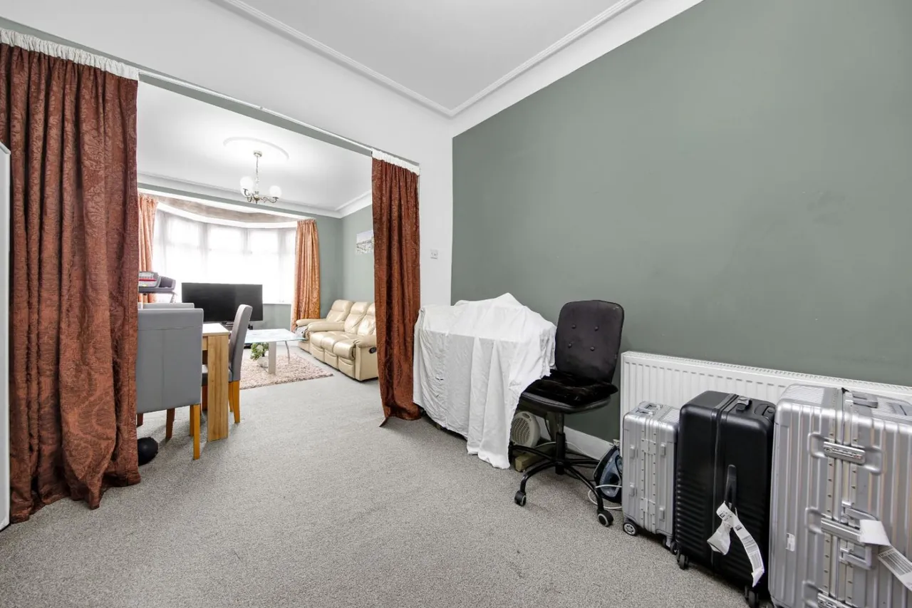 Whalebone Lane North, Chadwell Heath, RM6, photo 7