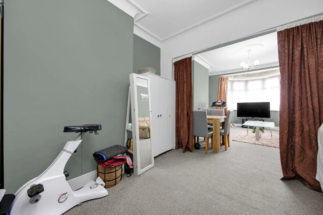Whalebone Lane North, Chadwell Heath, RM6, photo 8