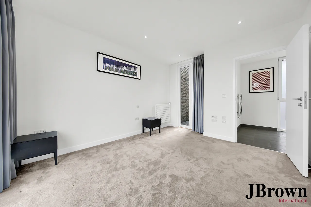Admiralty Avenue, London, E16, photo 15