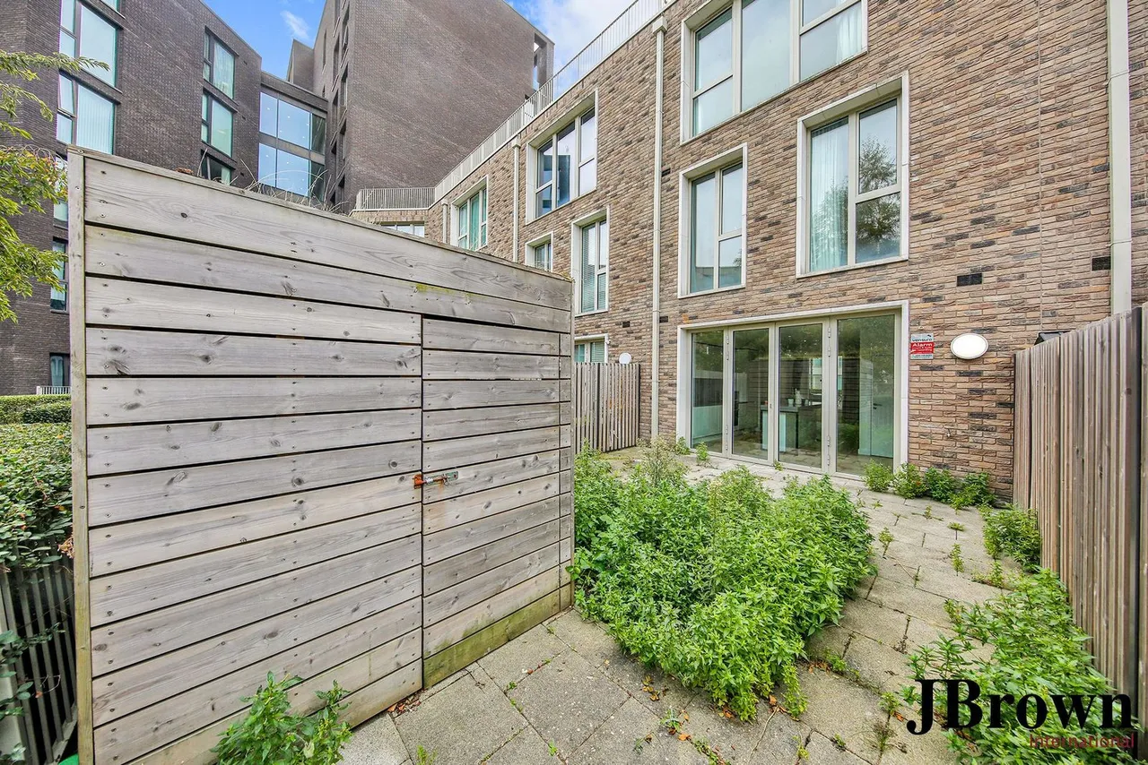 Admiralty Avenue, London, E16, photo 26