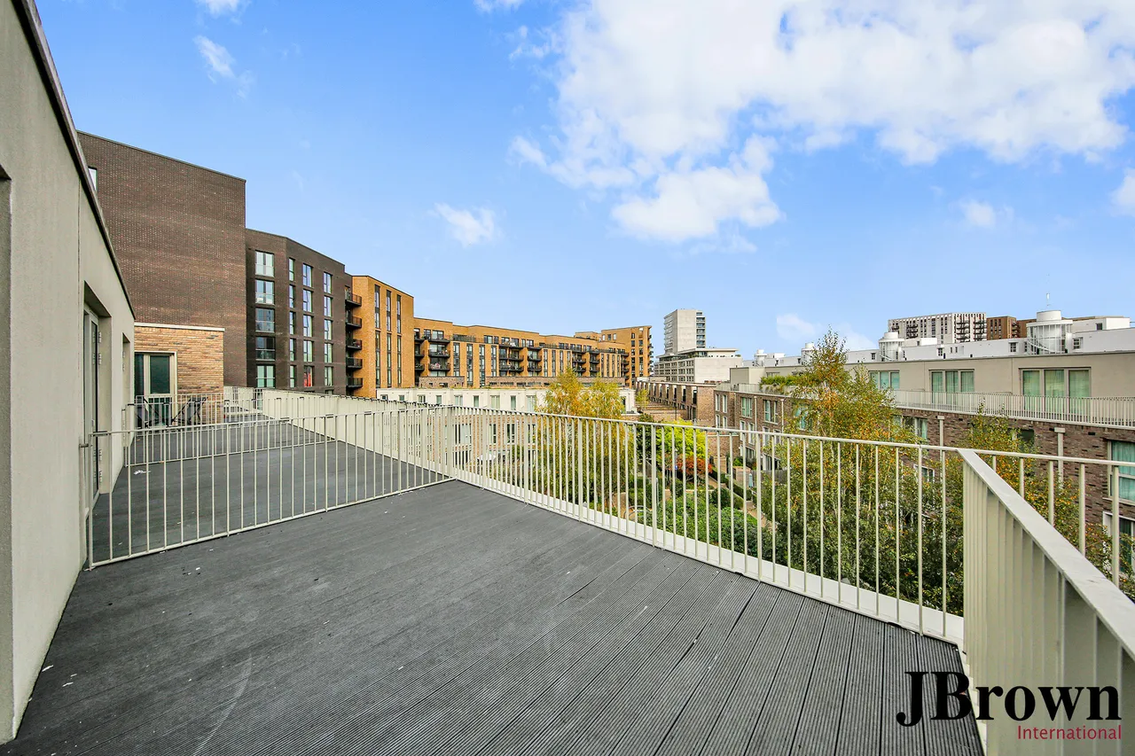 Admiralty Avenue, London, E16, photo 25