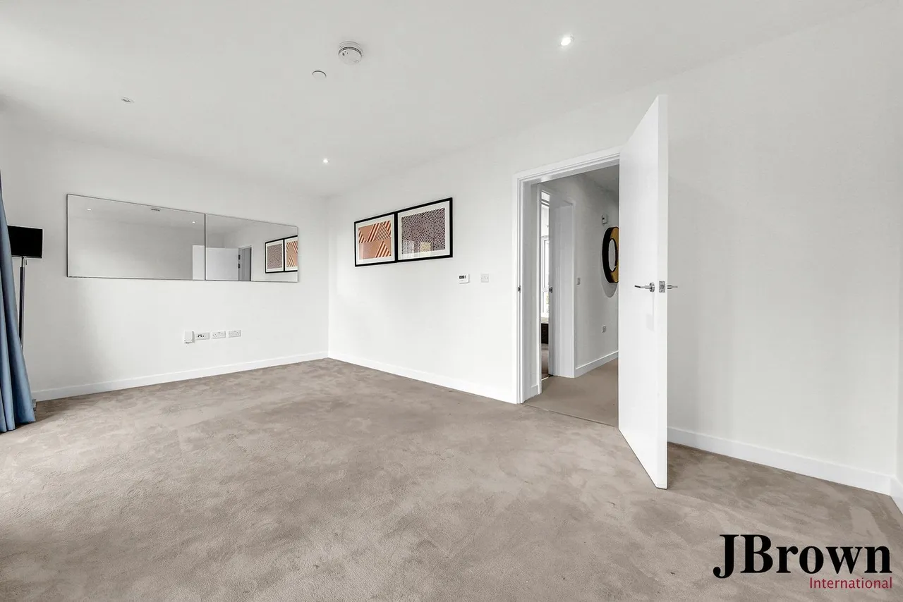 Admiralty Avenue, London, E16, photo 11