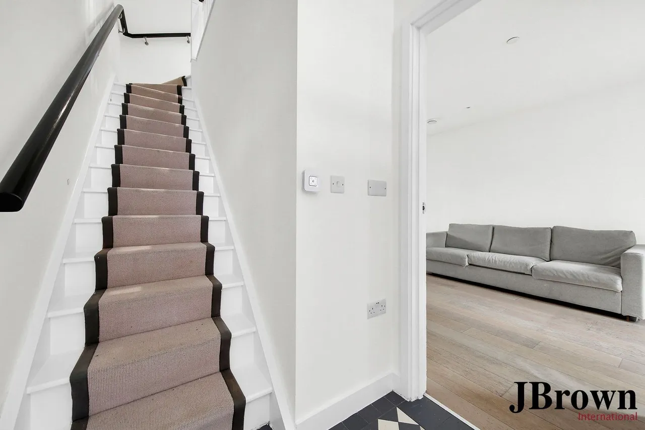 Admiralty Avenue, London, E16, photo 8