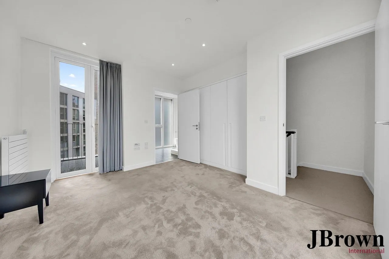 Admiralty Avenue, London, E16, photo 14