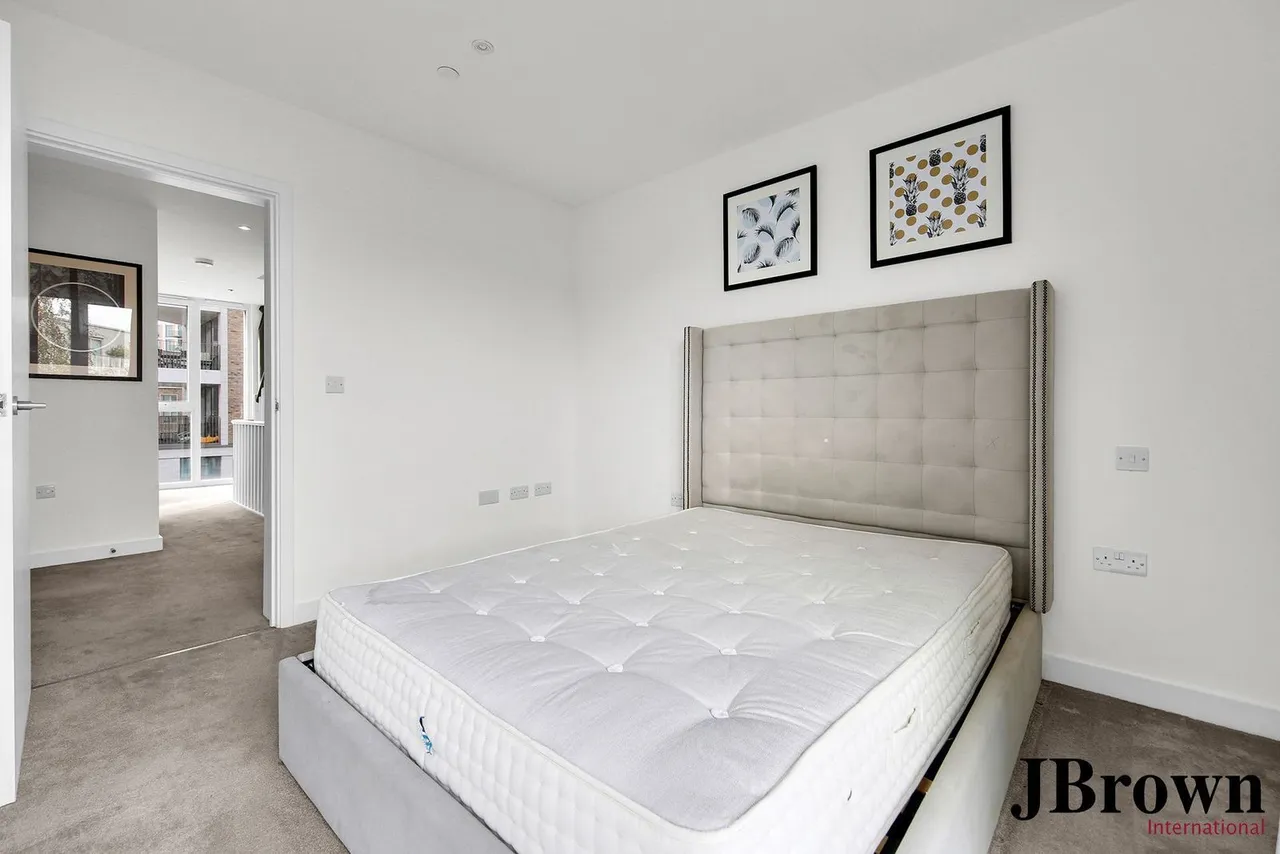 Admiralty Avenue, London, E16, photo 9