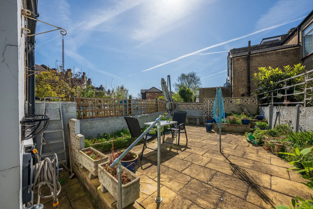 Swingate Lane, London, SE18 2HH, photo 12
