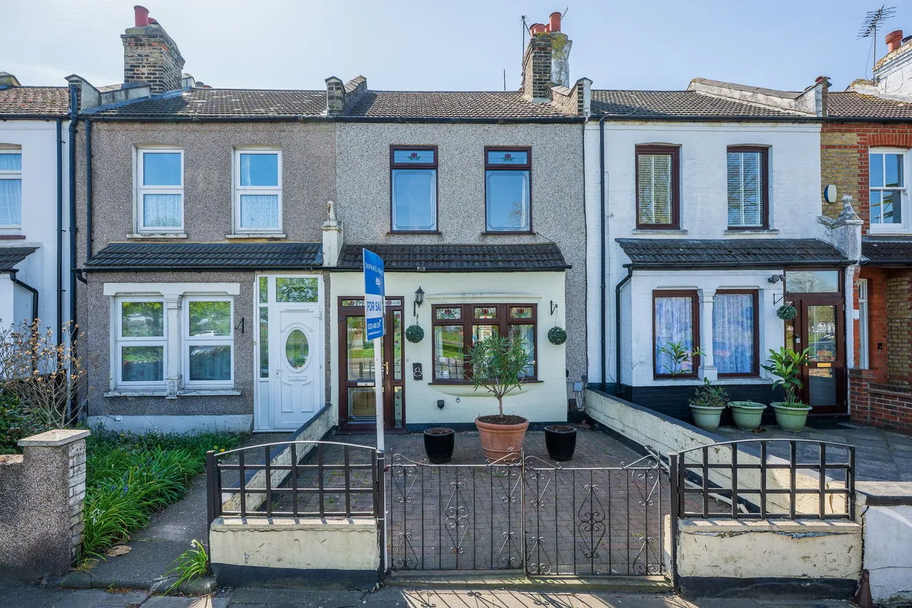 2 bed house for sale — Swingate Lane, London, SE18 2HH