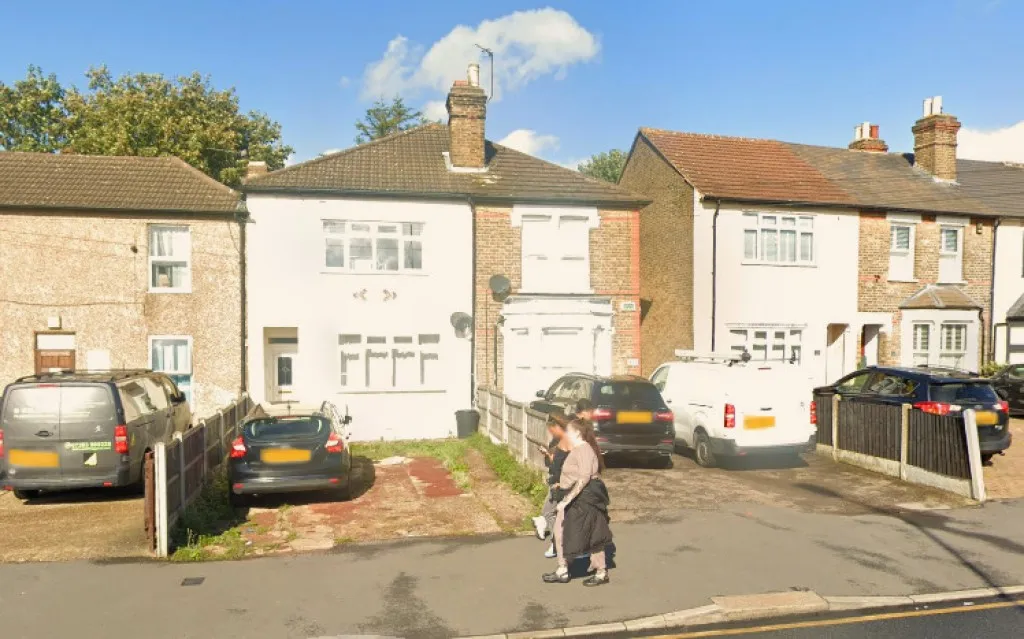 1 bed flat for sale — Brentwood Road