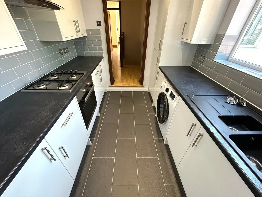 Brentwood Road, photo 8