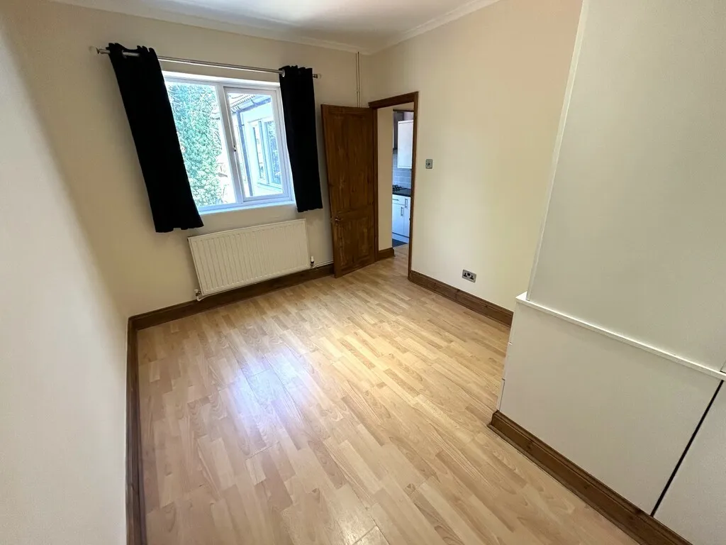 Brentwood Road, photo 6