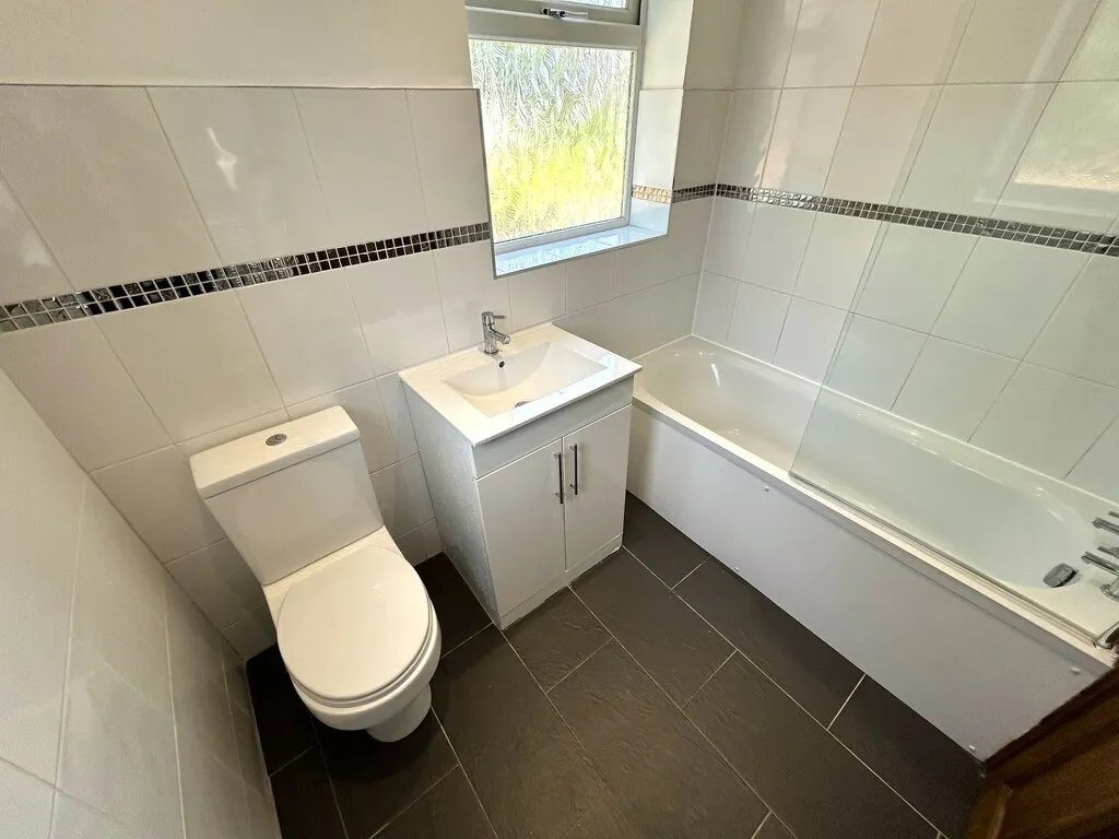 Brentwood Road, photo 9
