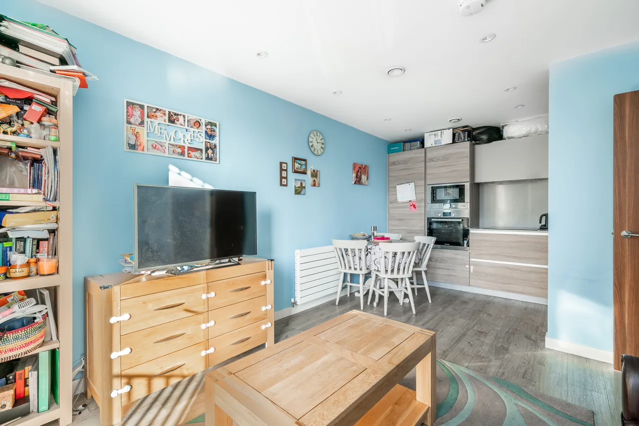 Tooting High Street, London, SW17, photo 2