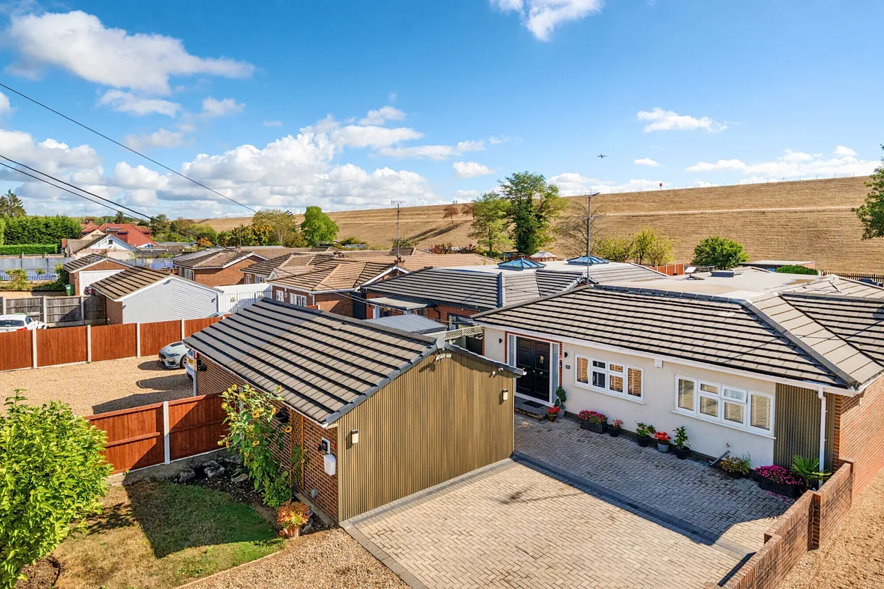 4 bed house for sale, Coppermill Road, Wraysbury, TW19