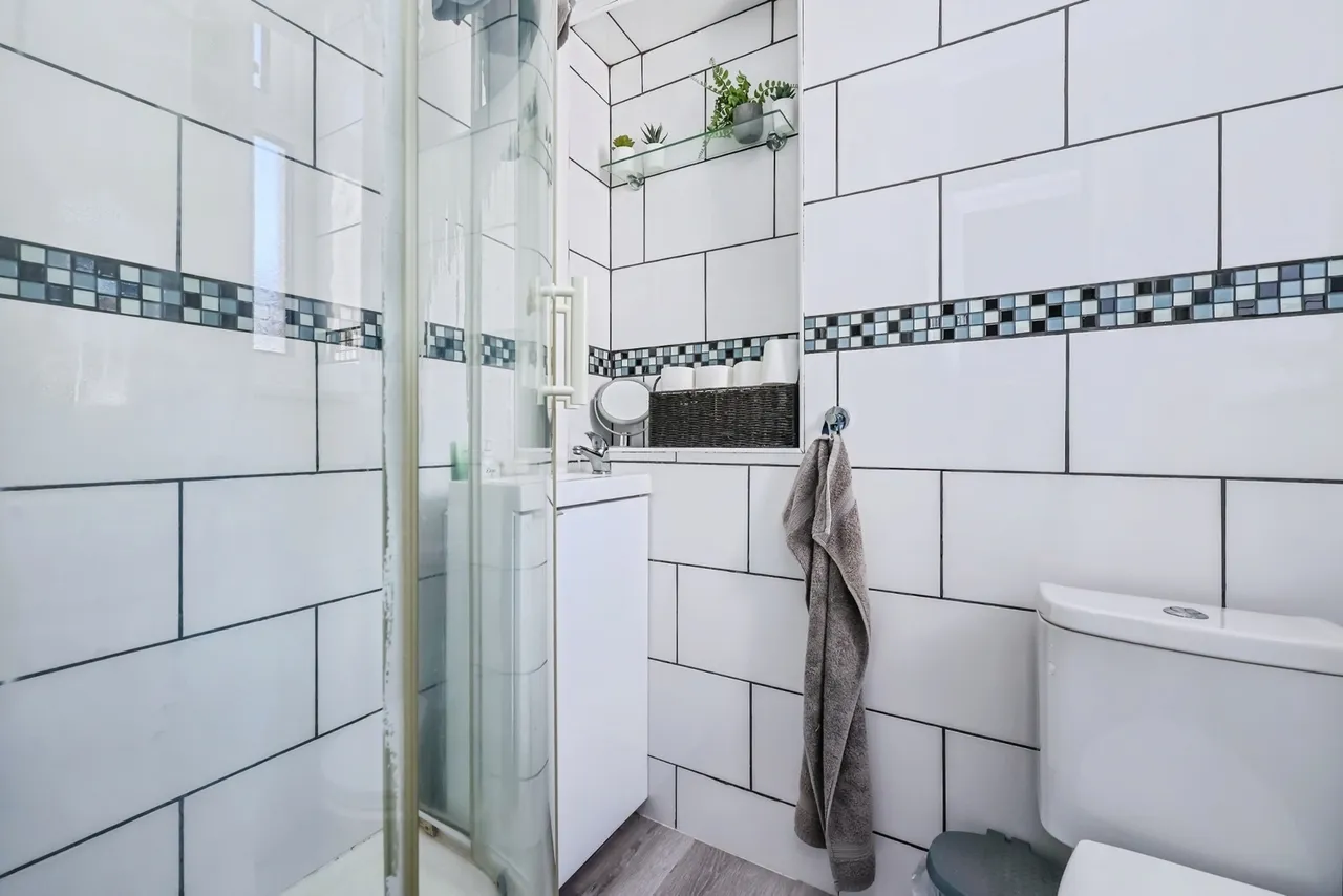 Waterdown Road, Clifton, Nottingham, NG11, photo 8
