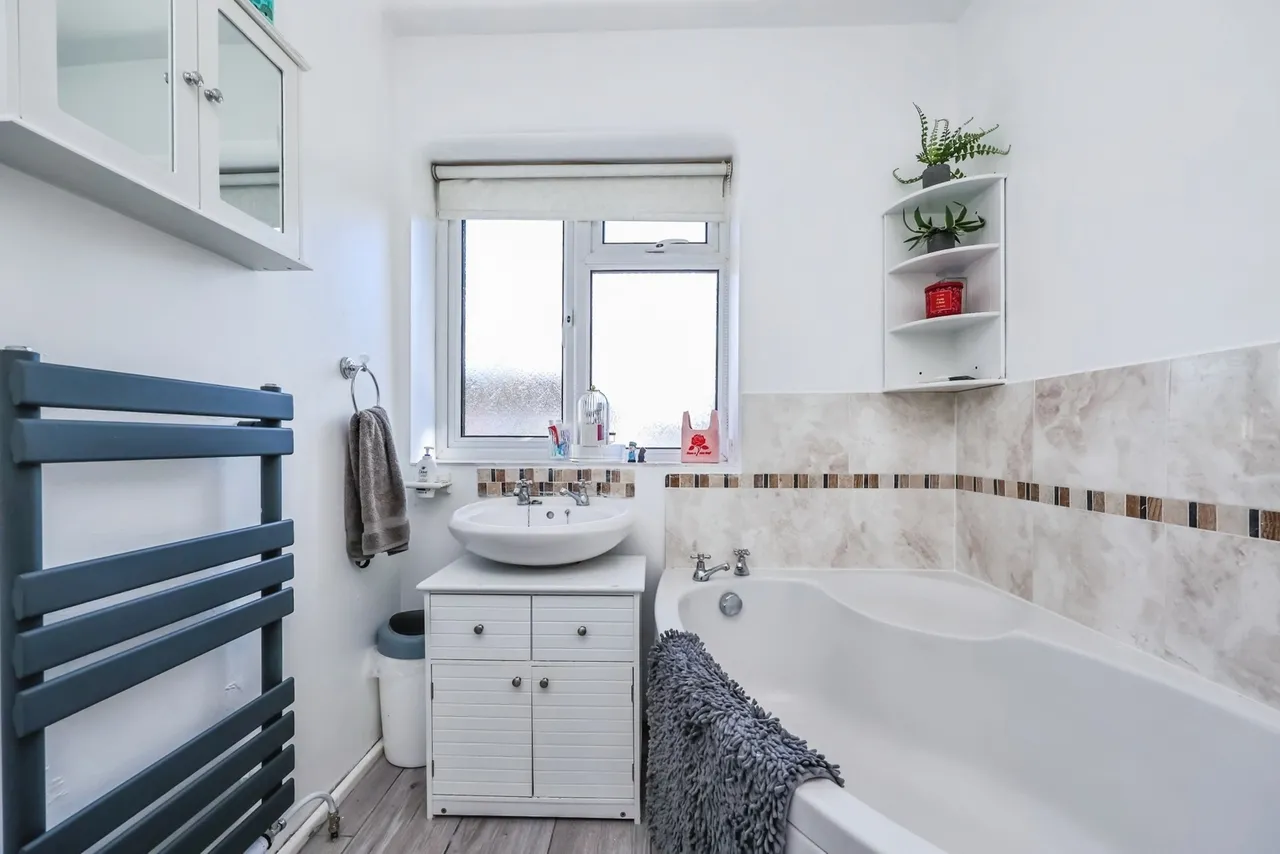 Waterdown Road, Clifton, Nottingham, NG11, photo 17