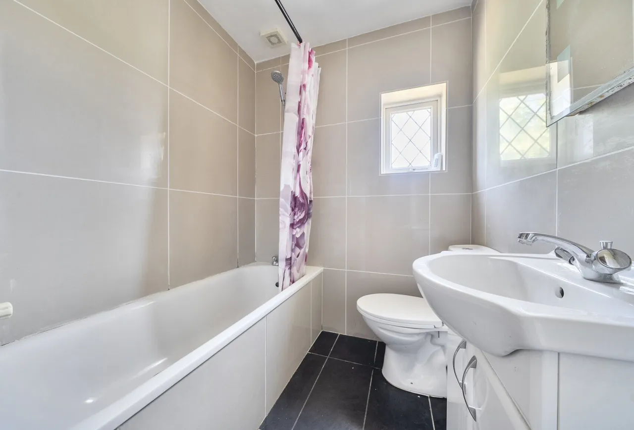 Camomile Avenue, Mitcham, CR4 3HT, photo 10