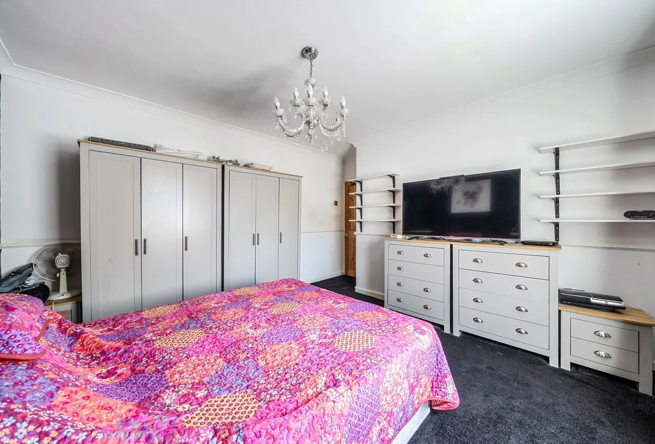 Camomile Avenue, Mitcham, CR4 3HT, photo 9