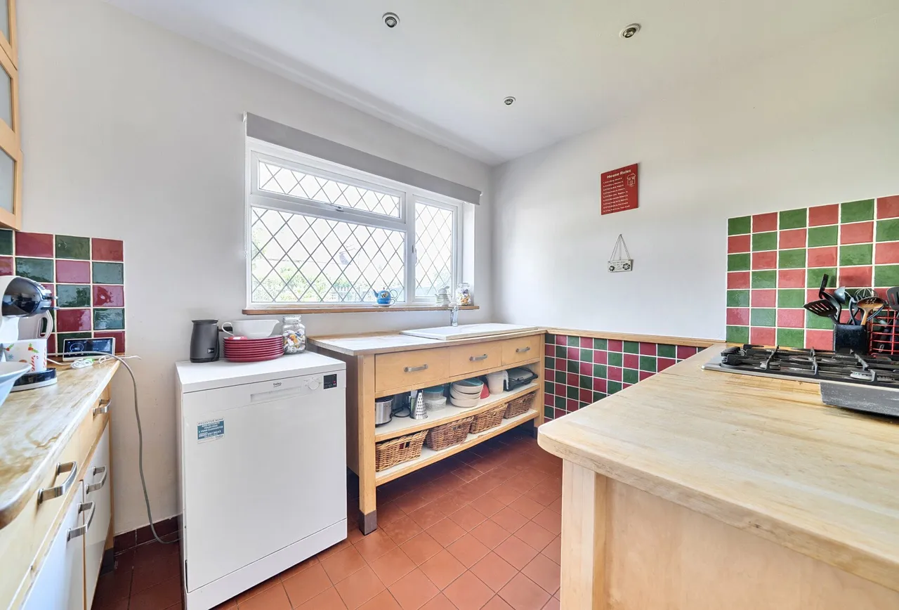 Camomile Avenue, Mitcham, CR4 3HT, photo 3
