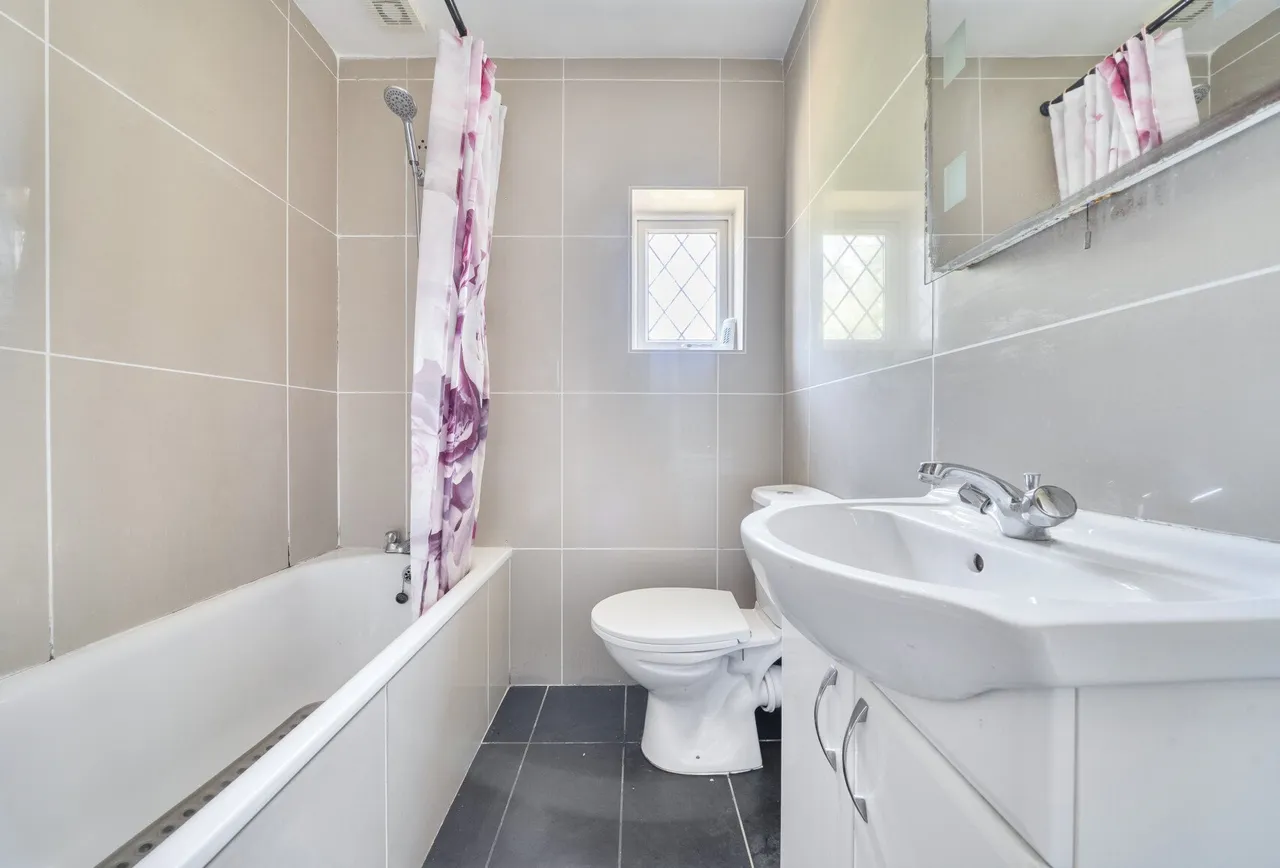 Camomile Avenue, Mitcham, CR4 3HT, photo 7