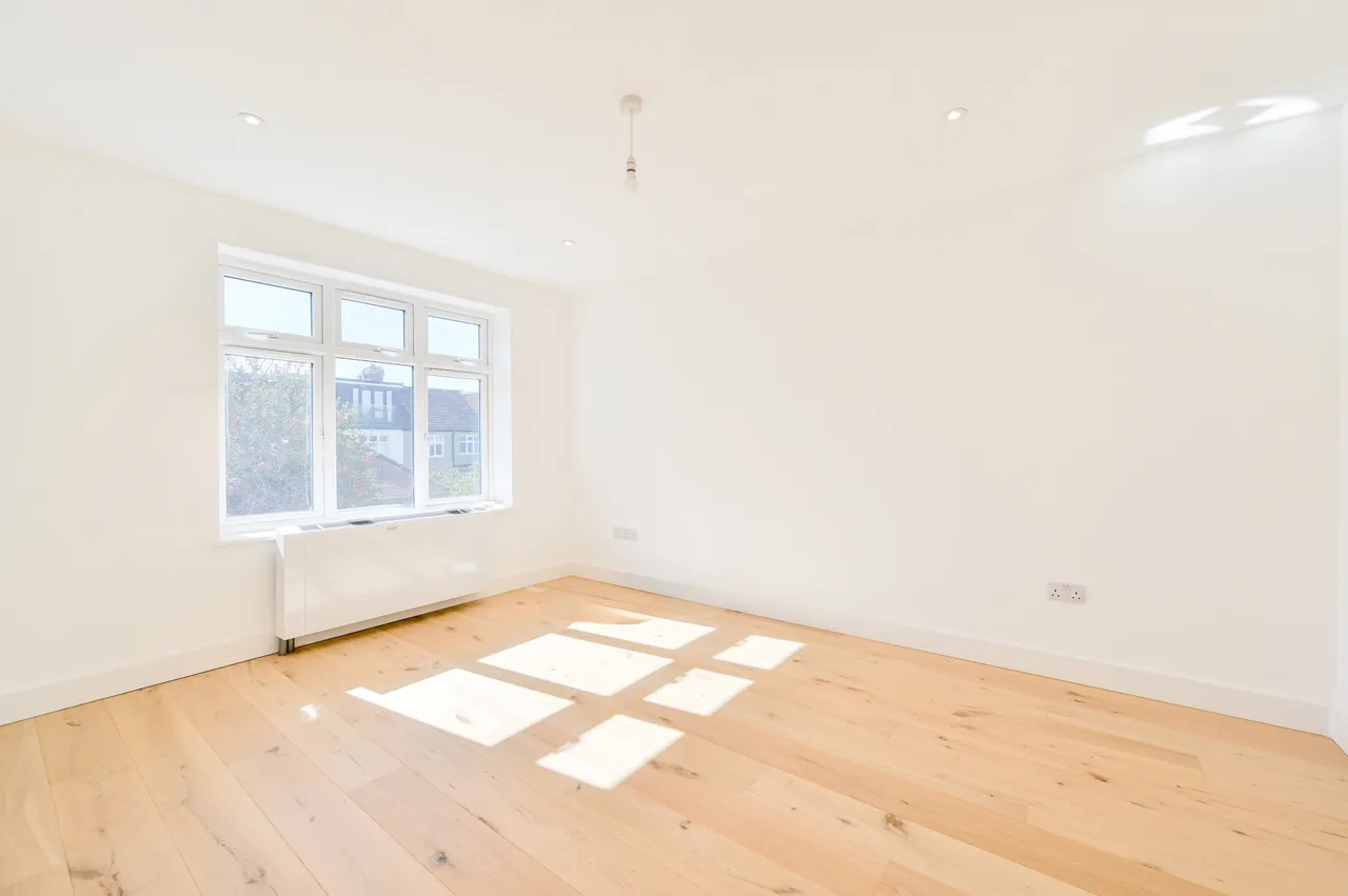 London, SW20, photo 9