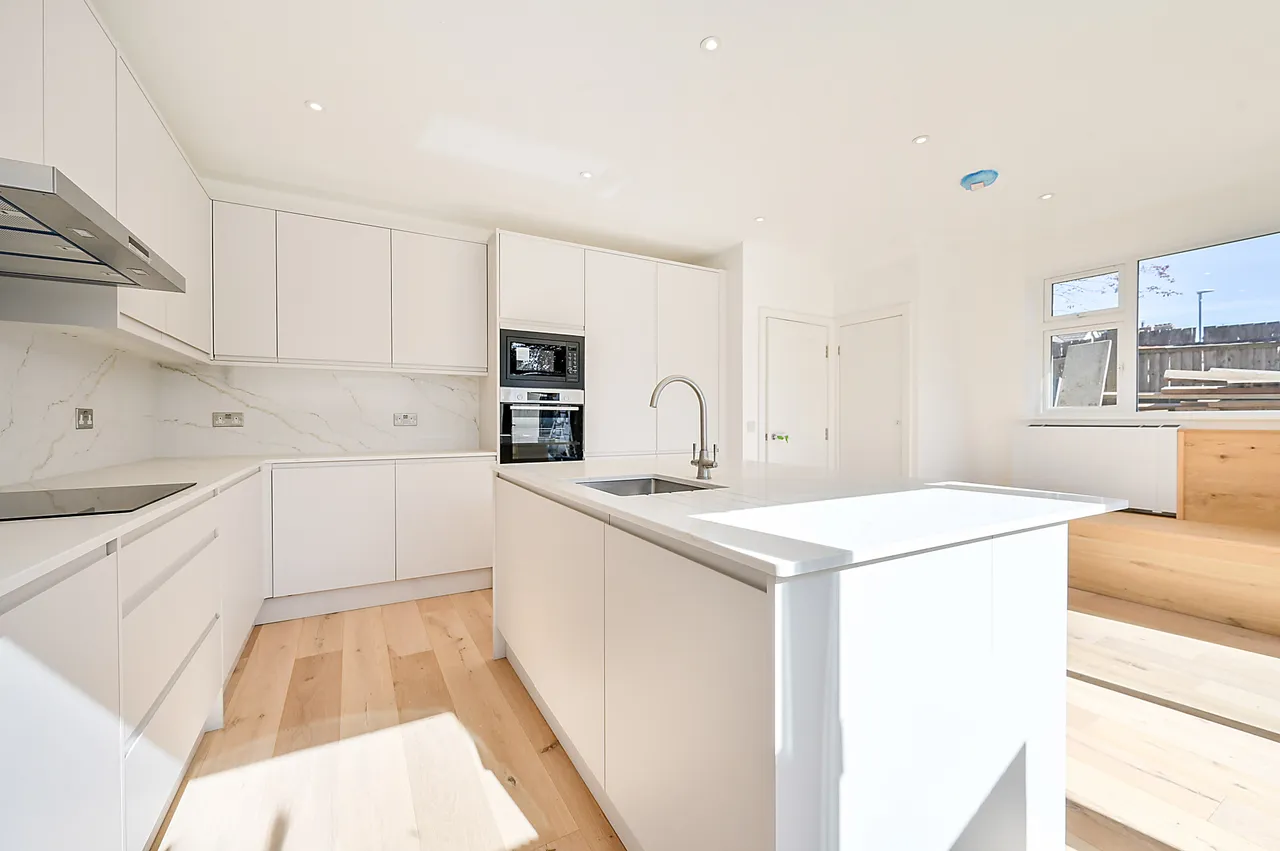 London, SW20, photo 12