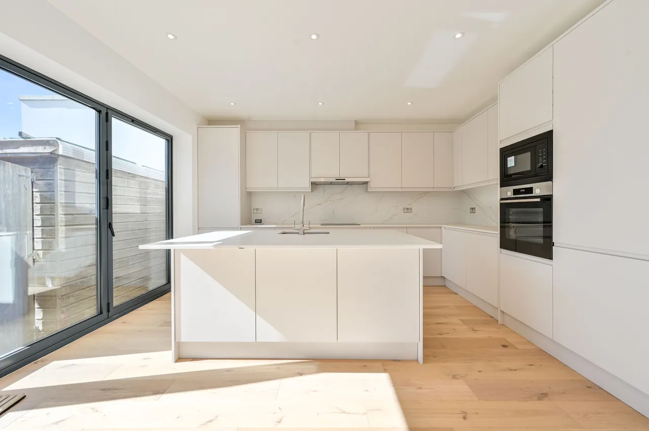 London, SW20, photo 6