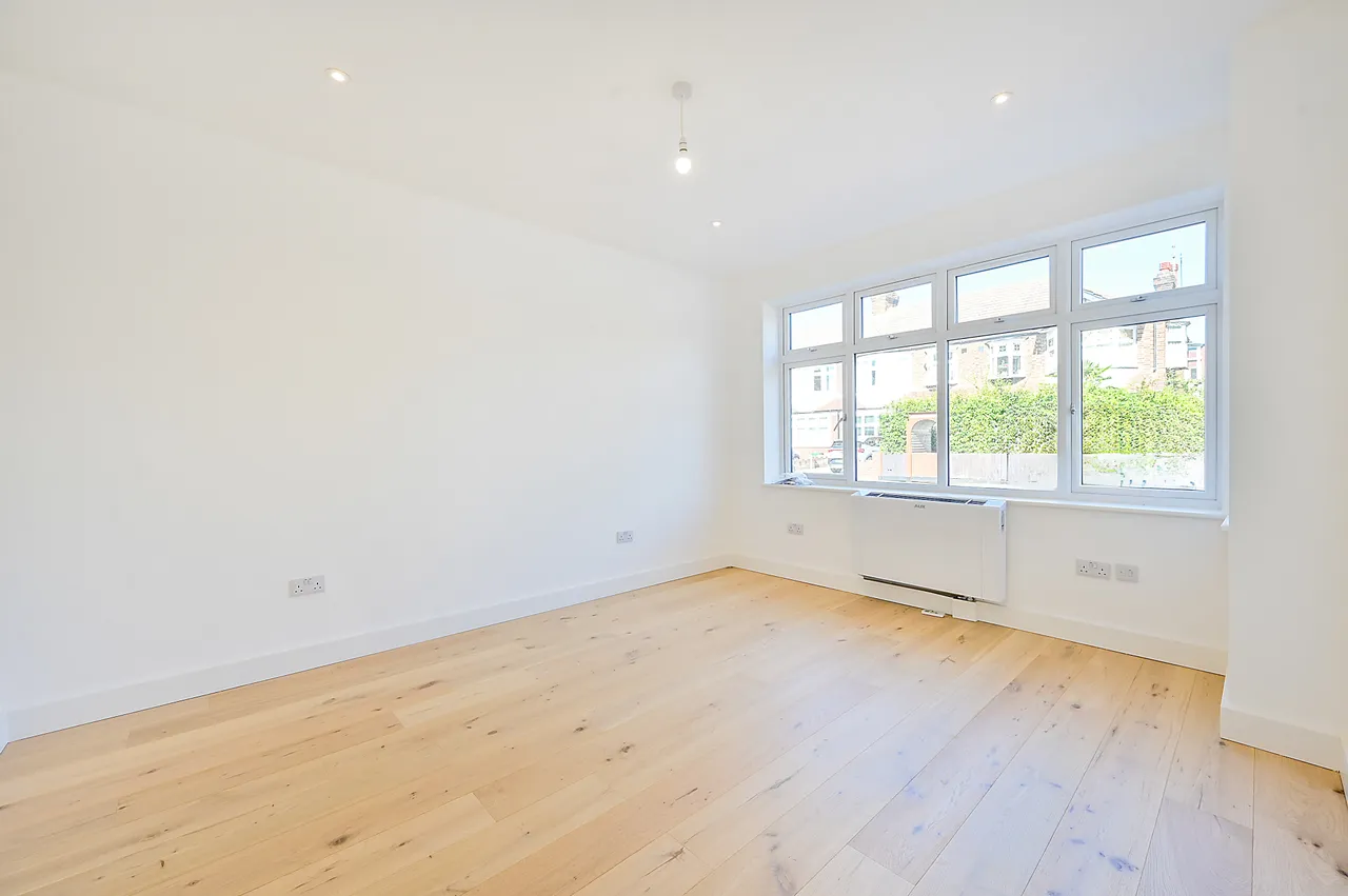 London, SW20, photo 10
