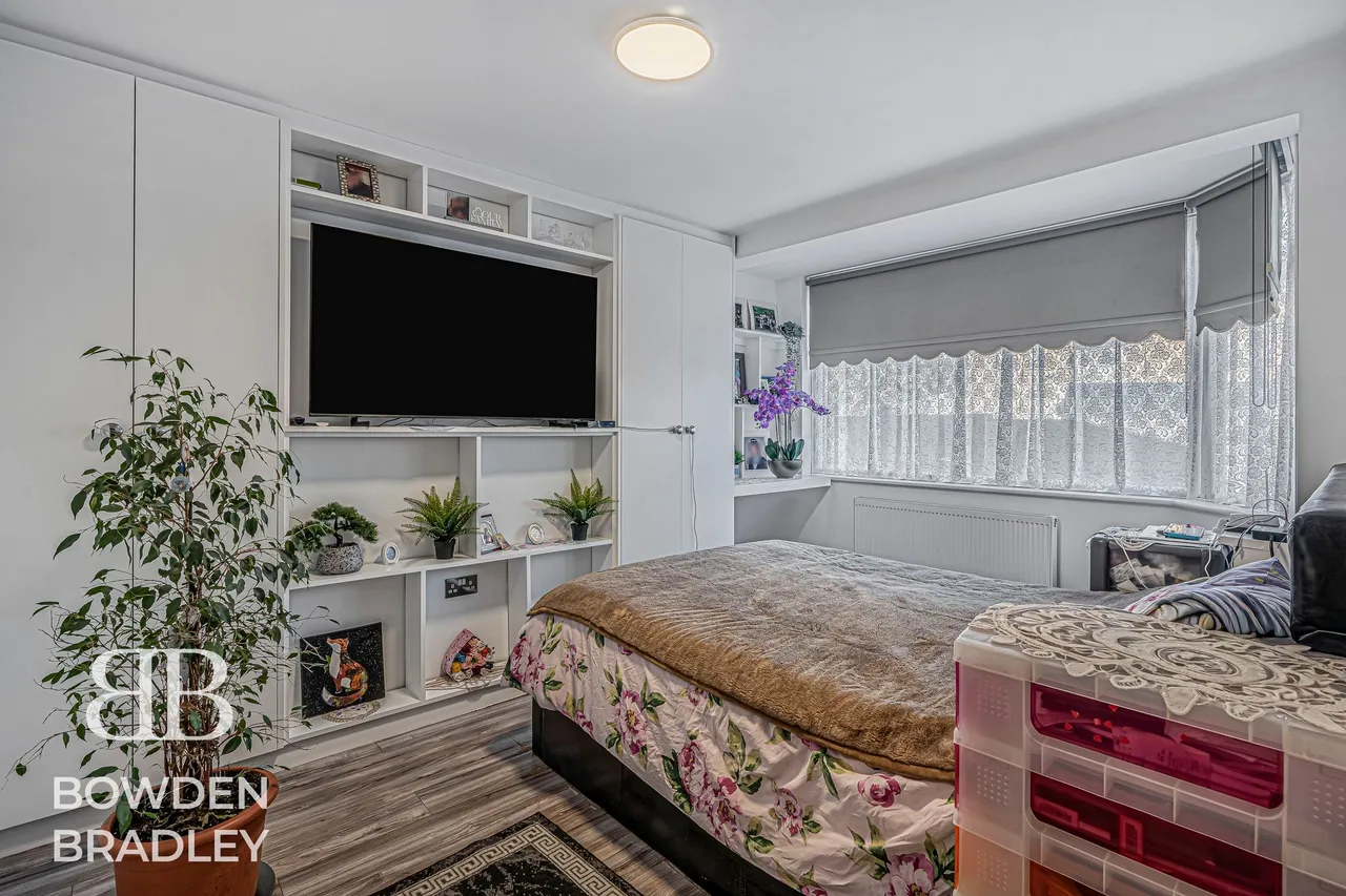 Walden Way, Hainault, IG6, photo 12