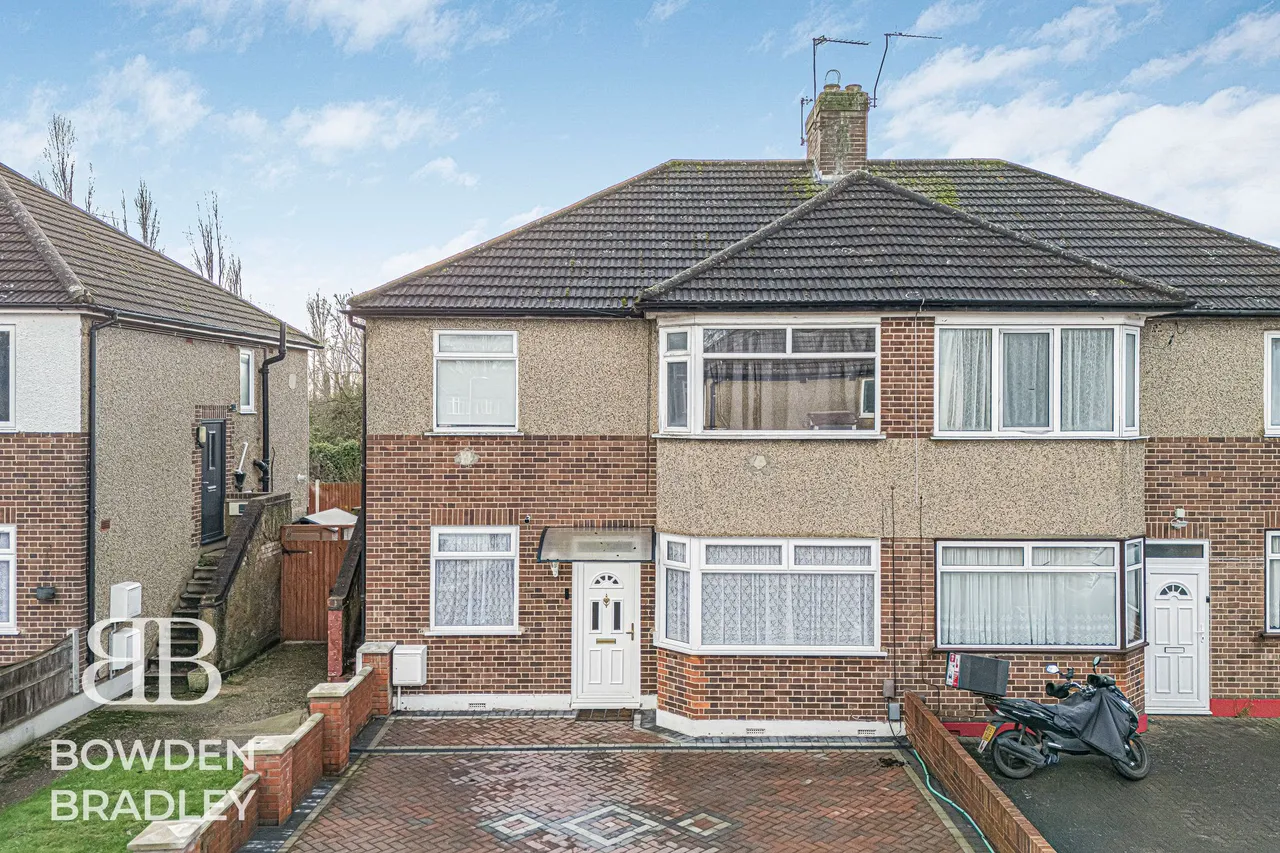 Walden Way, Hainault, IG6, photo 2