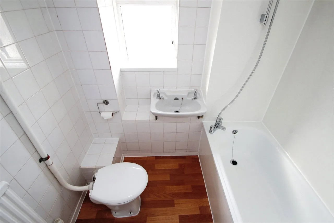 Myrtle Road, Harold Hill, RM3, photo 5