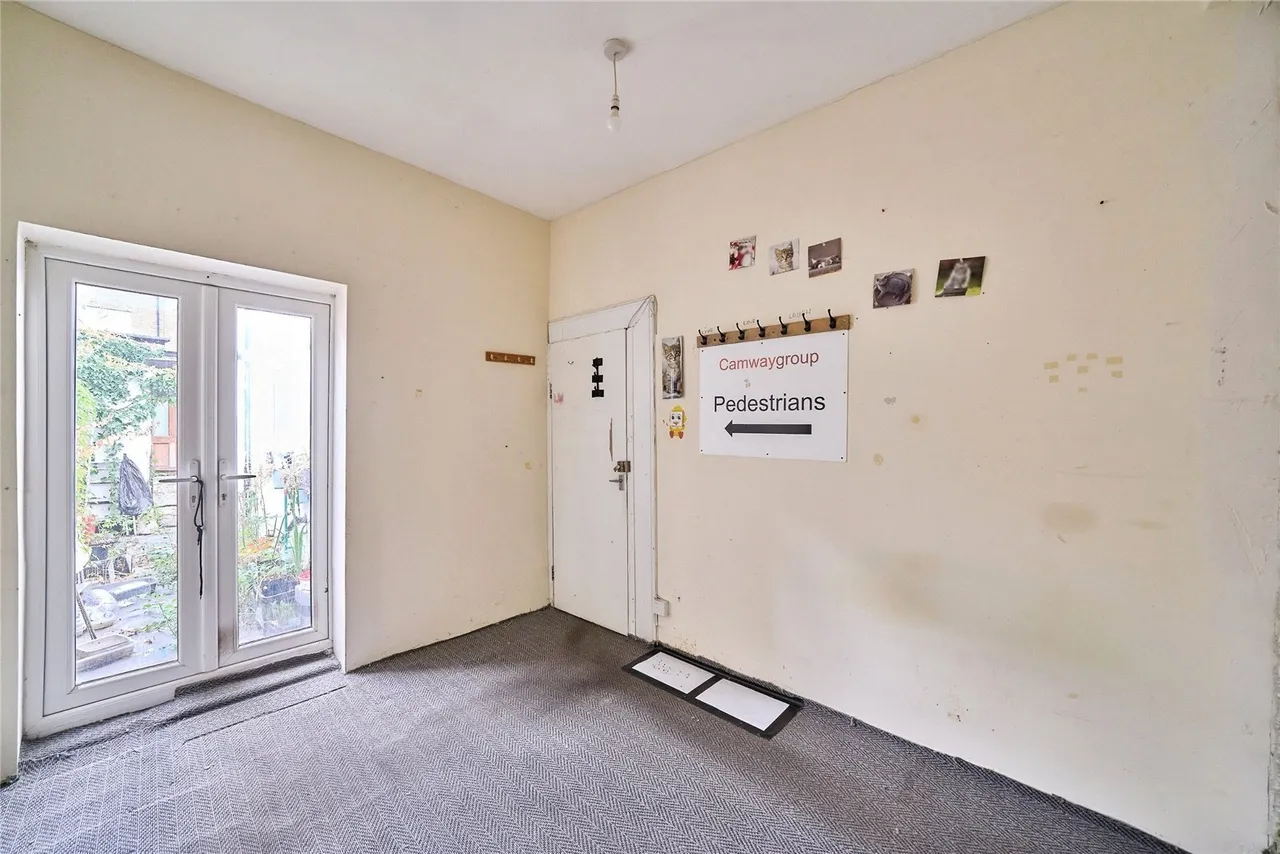 High Road Leytonstone, London, E11, photo 5
