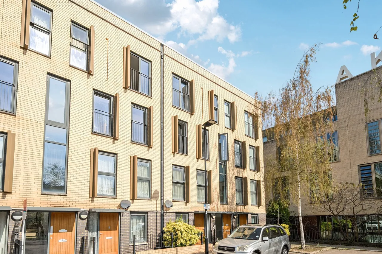 3 bed flat for sale — Fitzpatrick Road, SW9