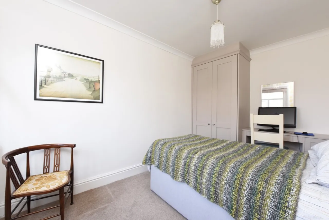 Easthampstead Road, Wokingham, photo 8