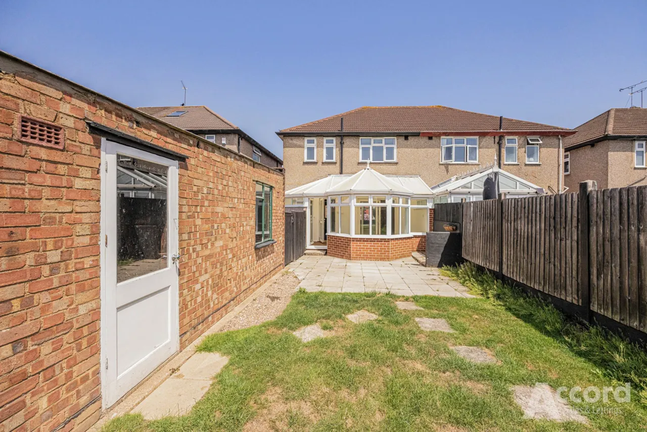 Pettits Lane North, Romford, RM1, photo 48