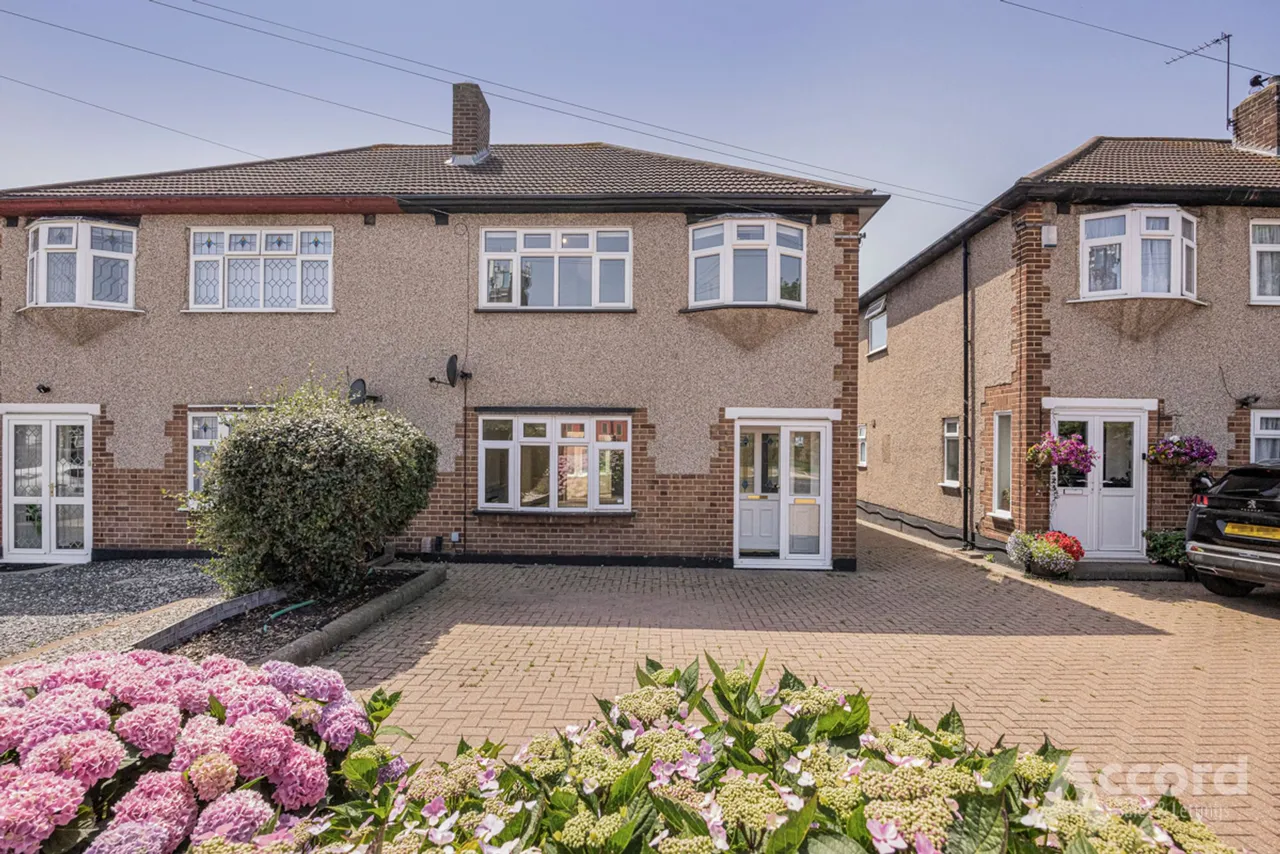 Pettits Lane North, Romford, RM1, photo 50