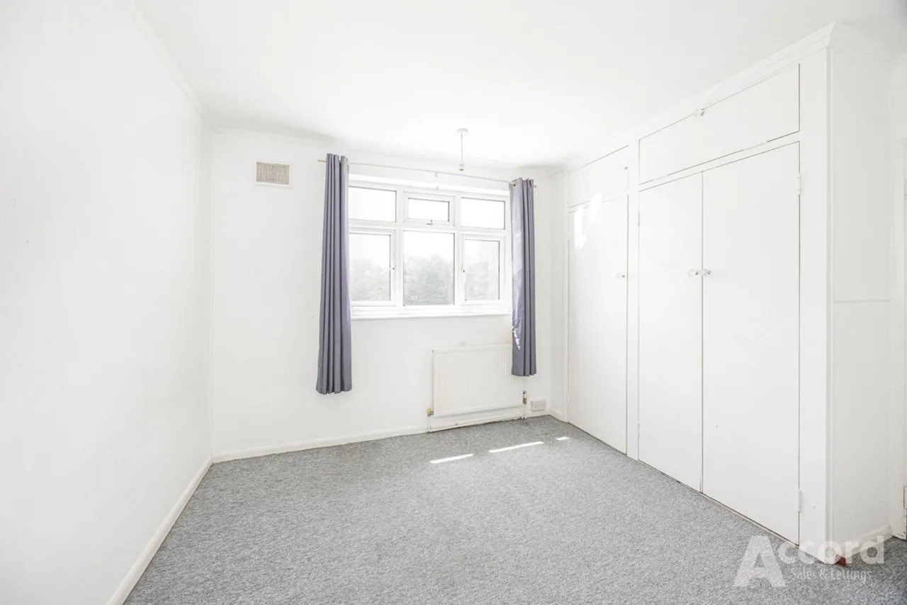 Pettits Lane North, Romford, RM1, photo 43
