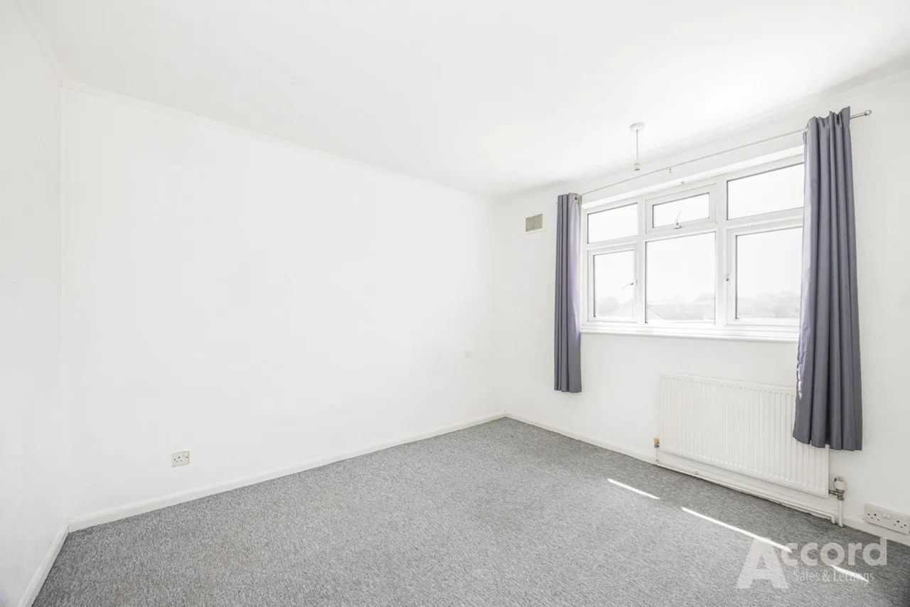 Pettits Lane North, Romford, RM1, photo 19
