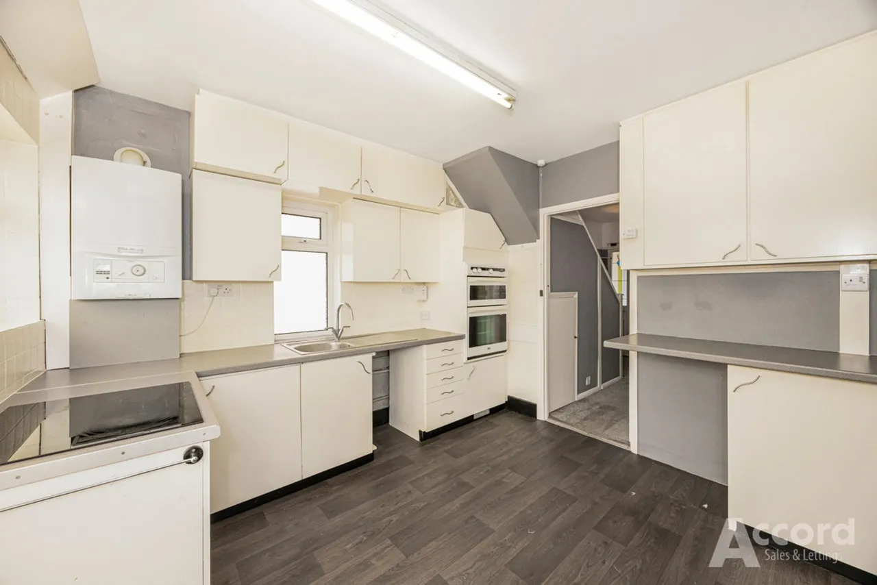 Pettits Lane North, Romford, RM1, photo 5